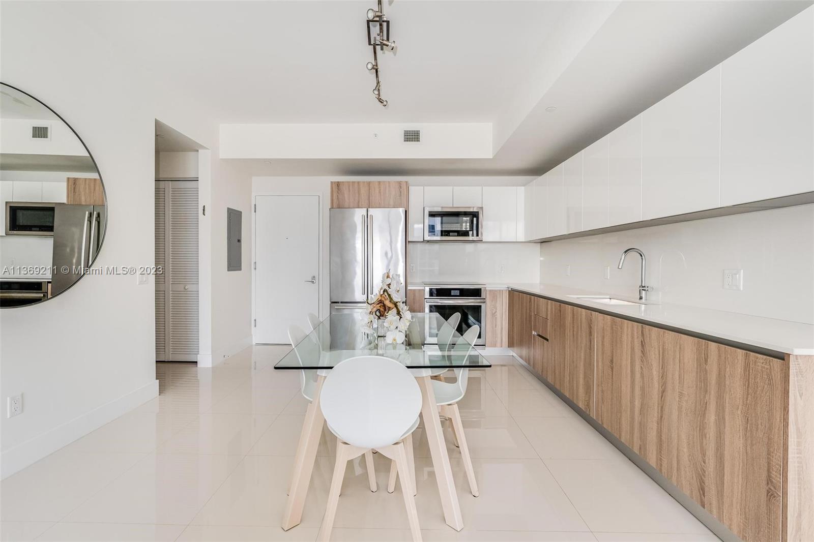 2960 NE 207th St Unit: 803