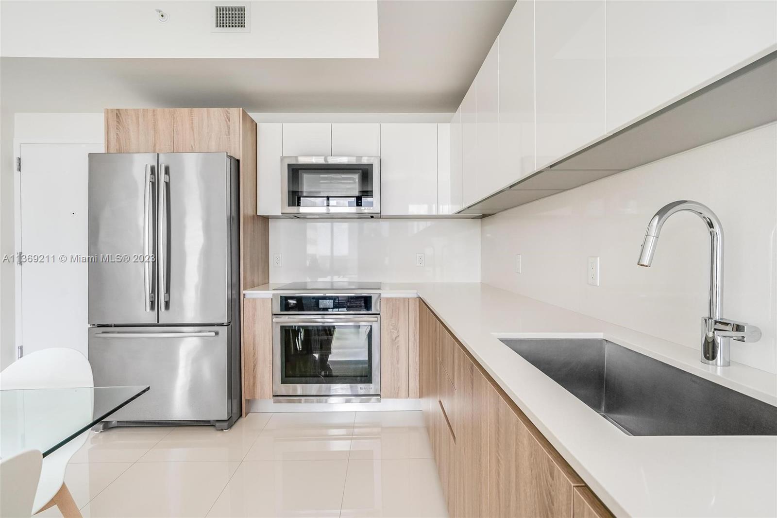 2960 NE 207th St Unit: 803