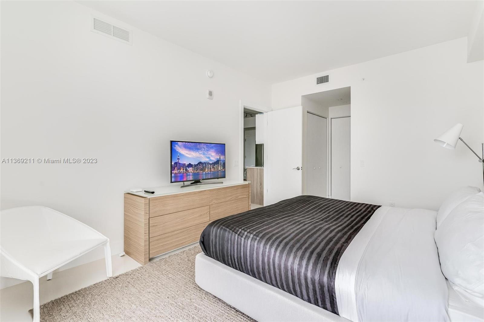 2960 NE 207th St Unit: 803