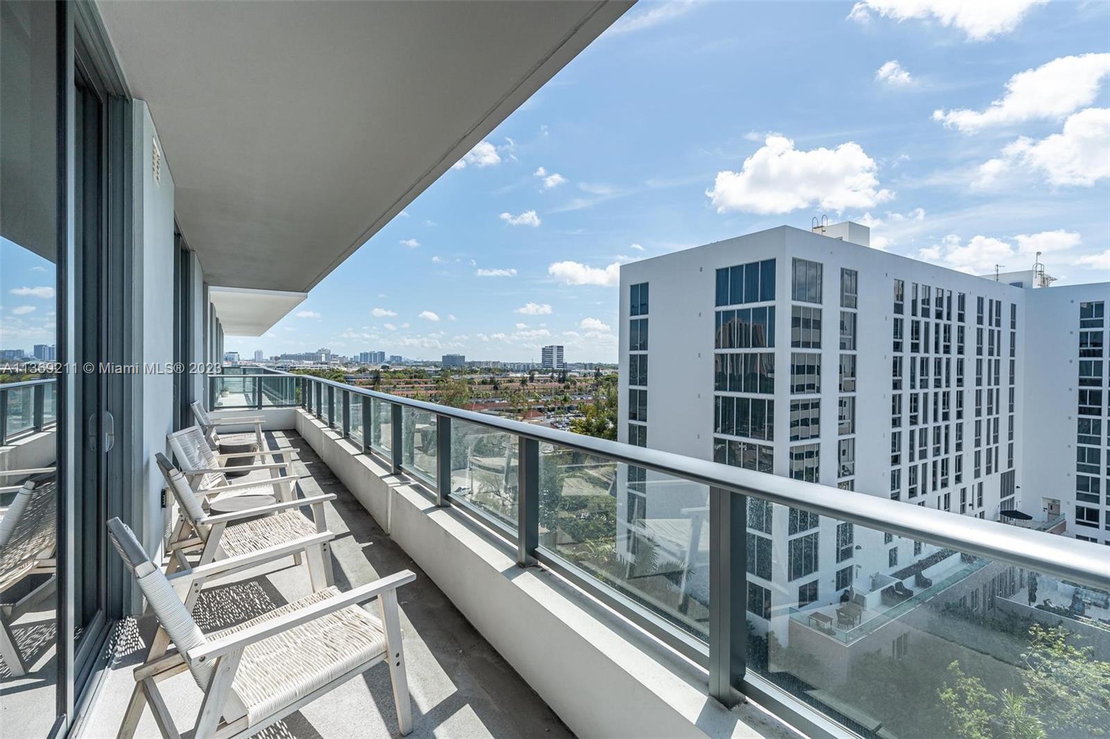 2960 NE 207th St Unit: 803