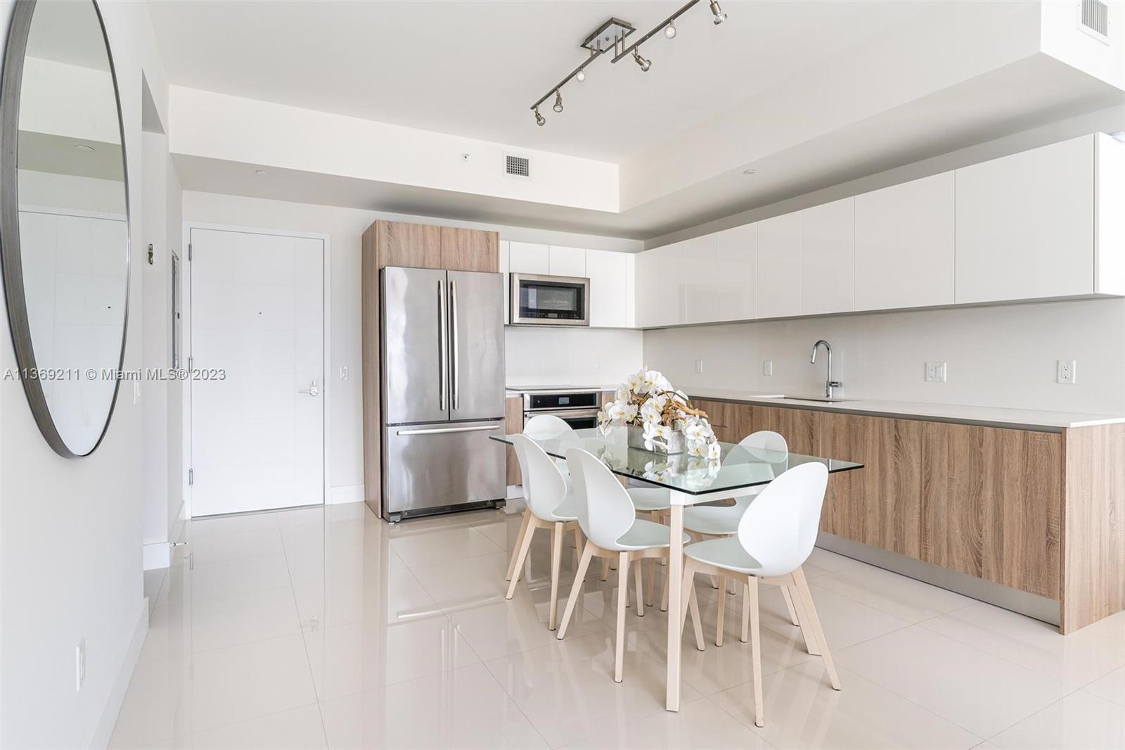 2960 NE 207th St Unit: 803