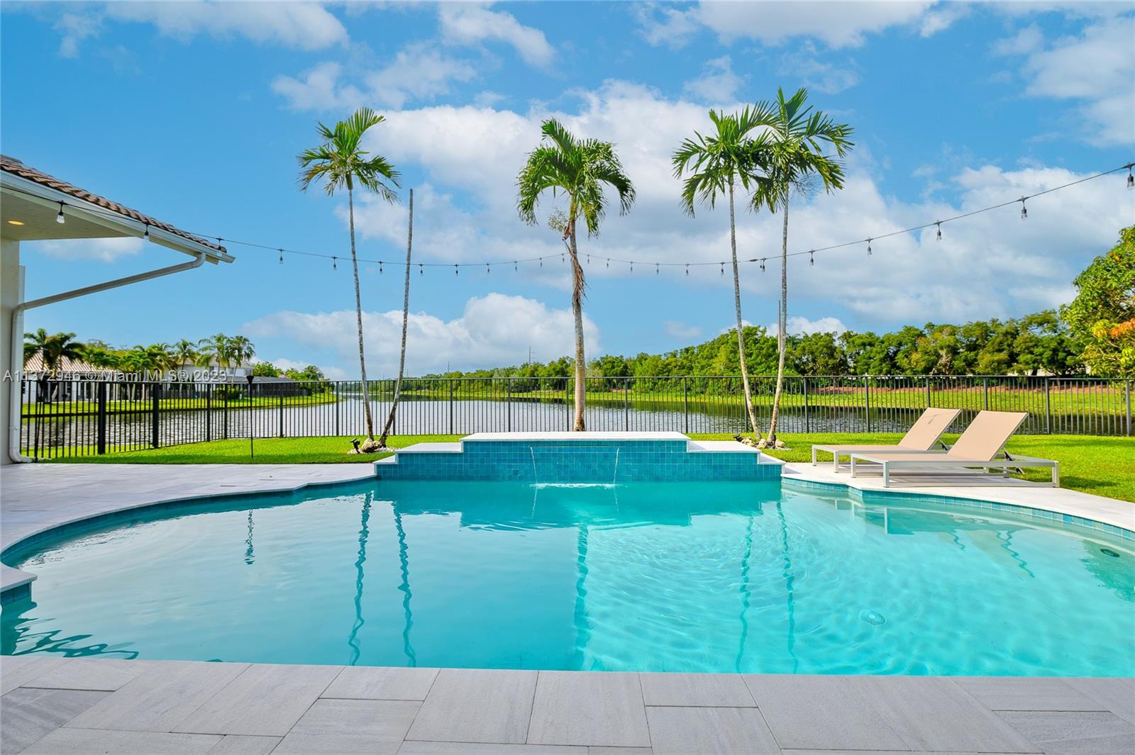 2717 Edgewater Ct