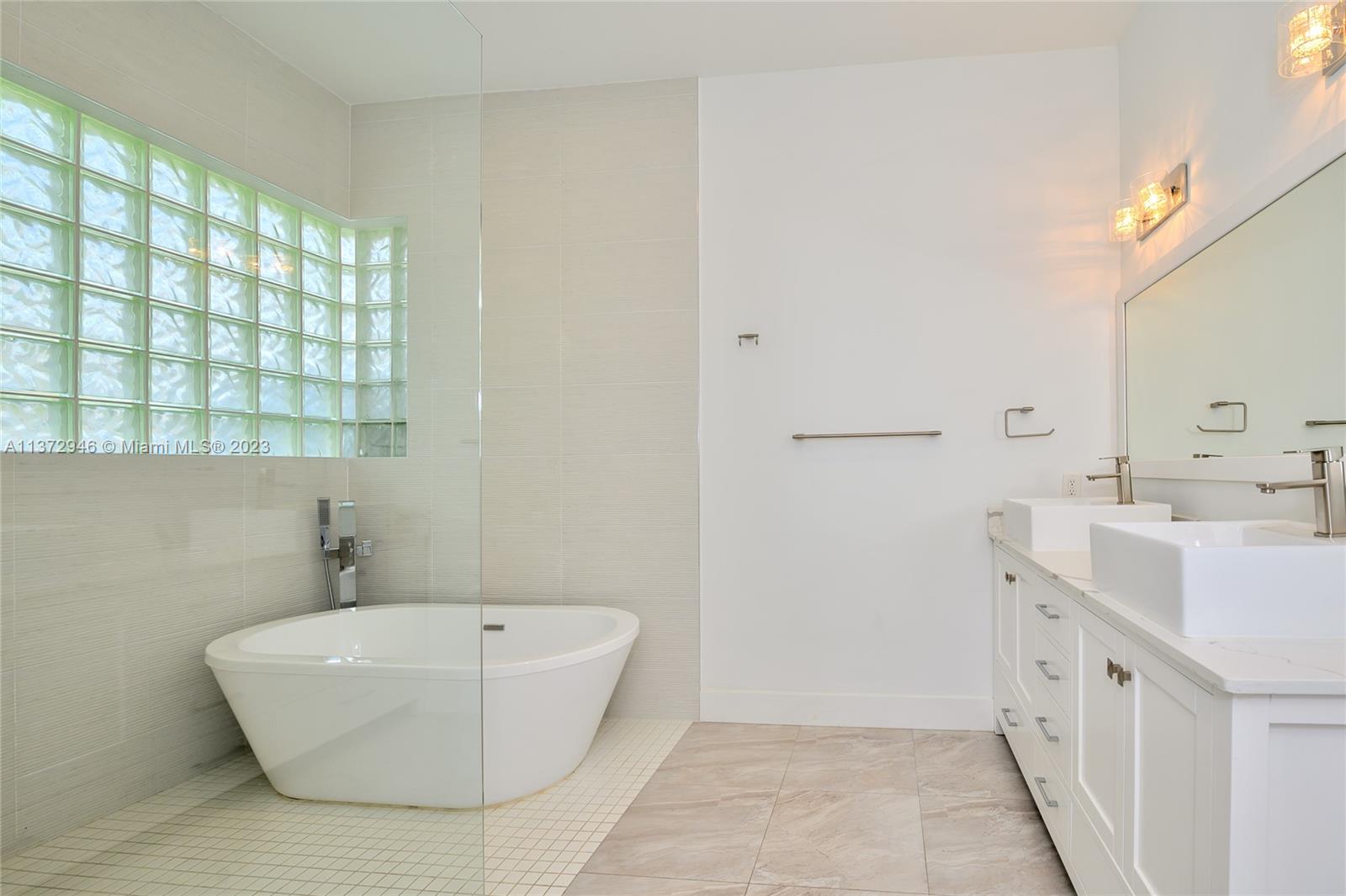 2717 Edgewater Ct
