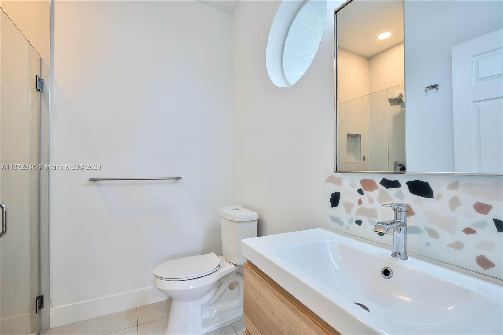 2717 Edgewater Ct