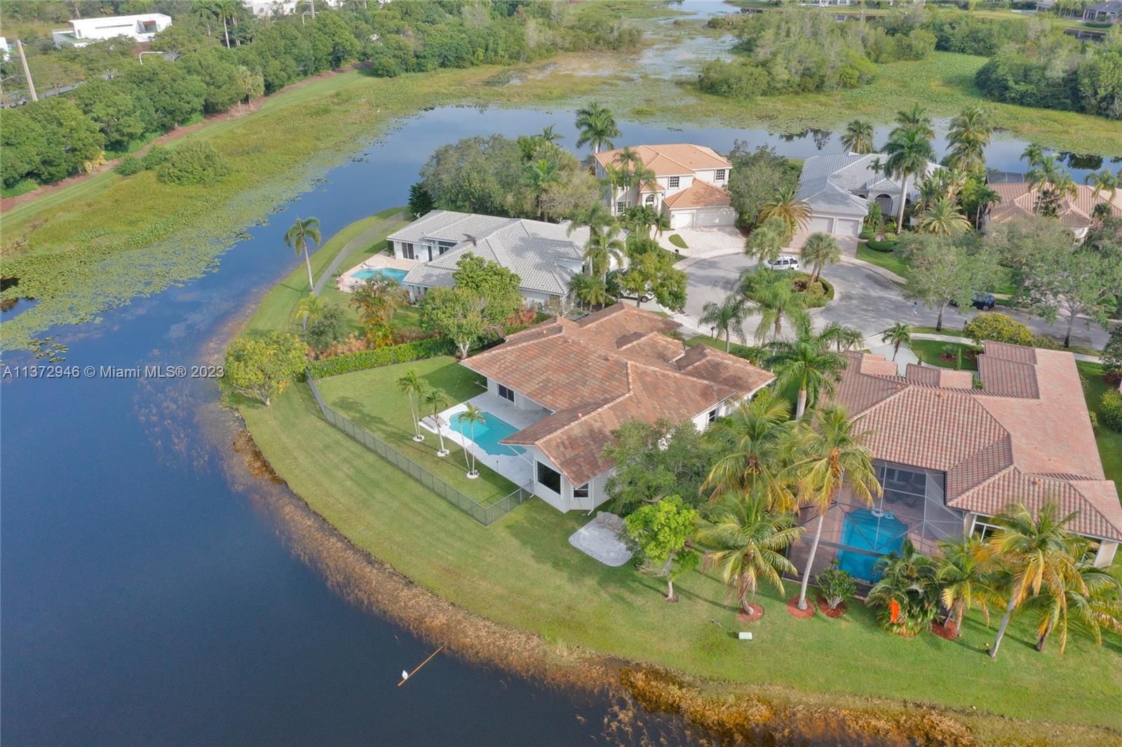2717 Edgewater Ct