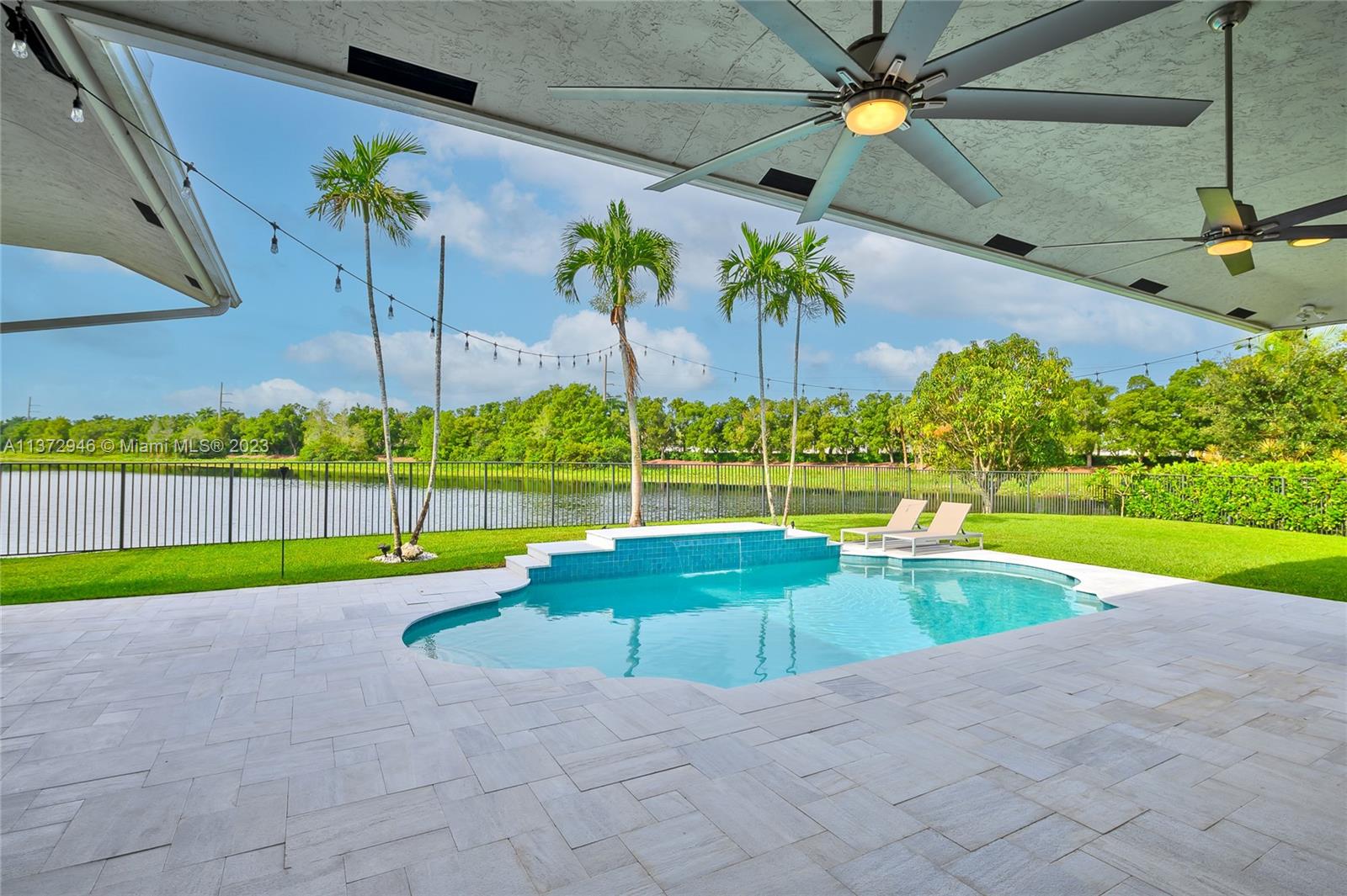 2717 Edgewater Ct
