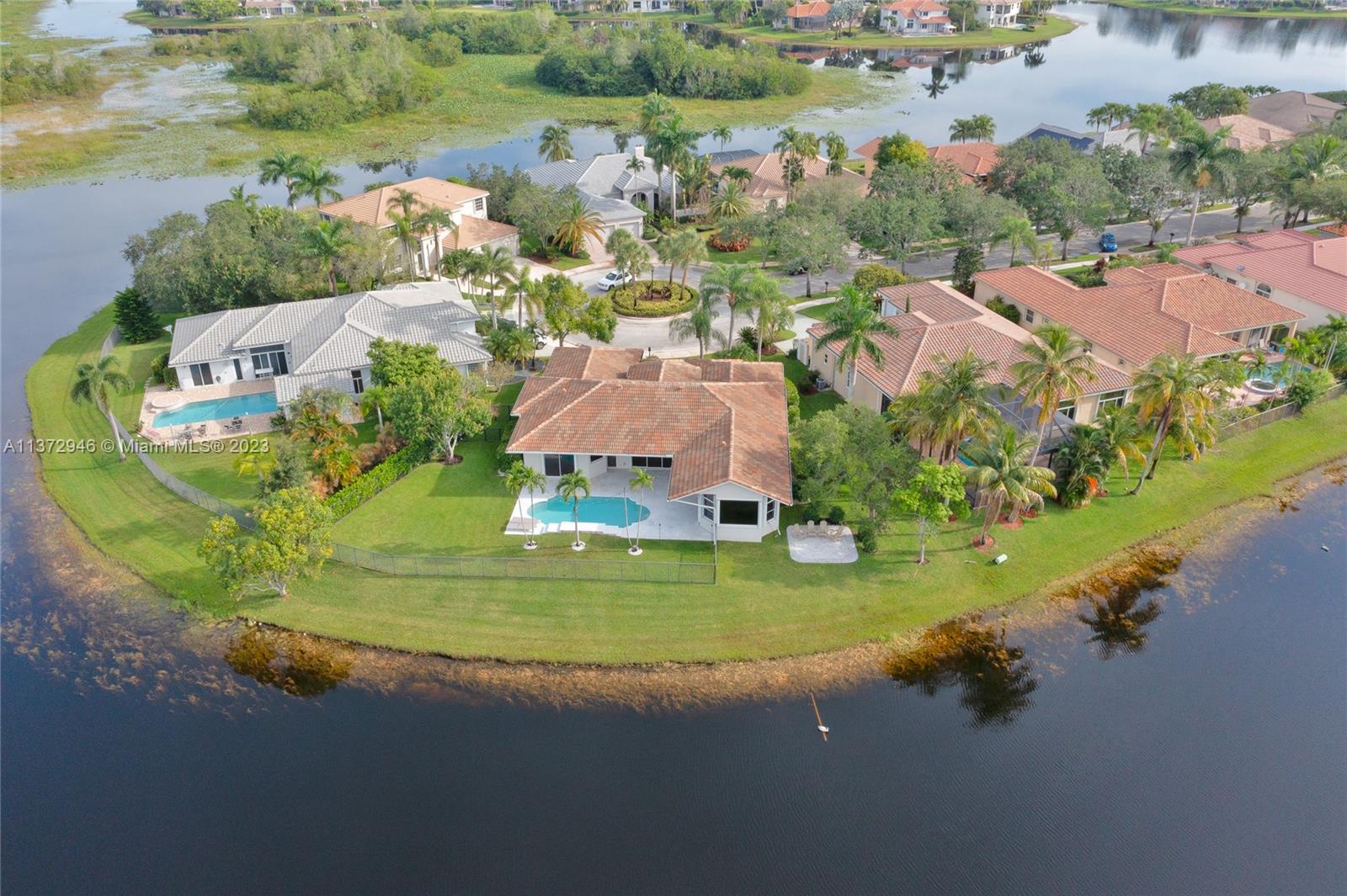 2717 Edgewater Ct