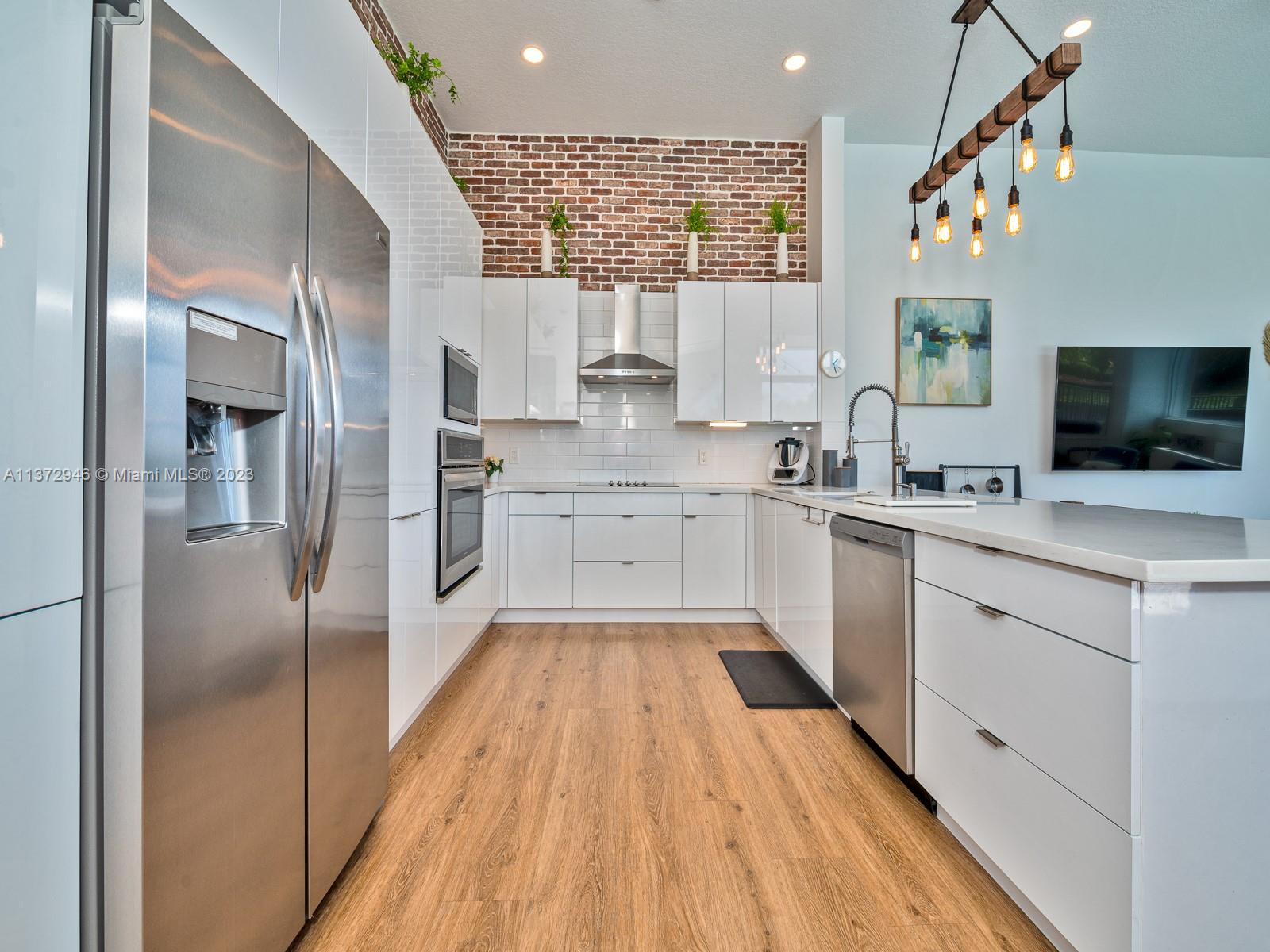 2717 Edgewater Ct