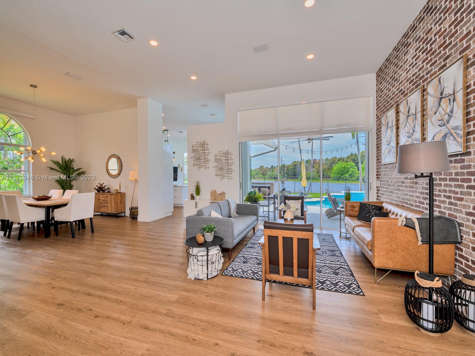 2717 Edgewater Ct
