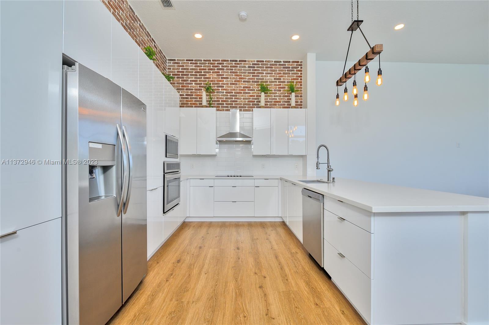 2717 Edgewater Ct