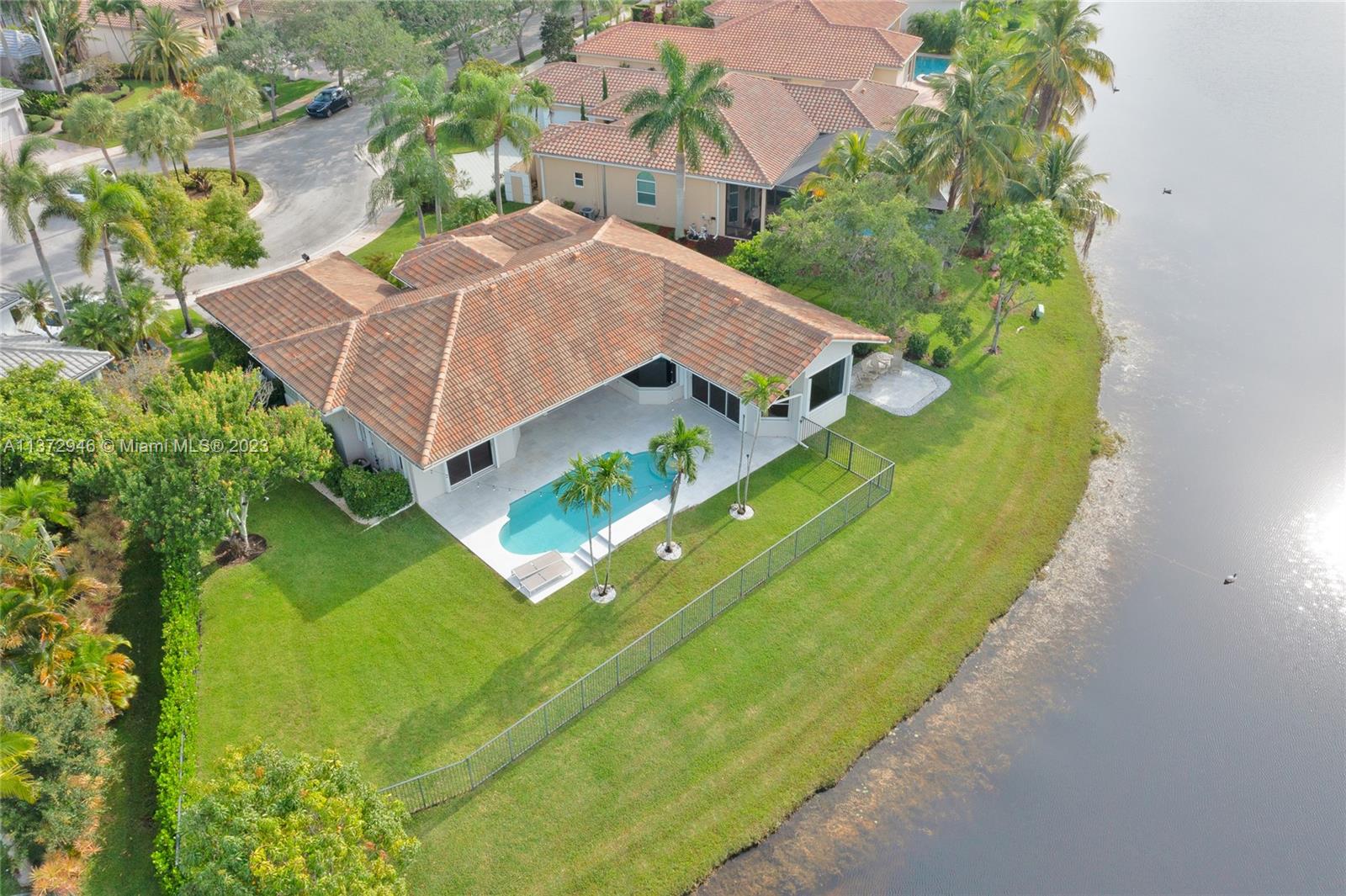 2717 Edgewater Ct