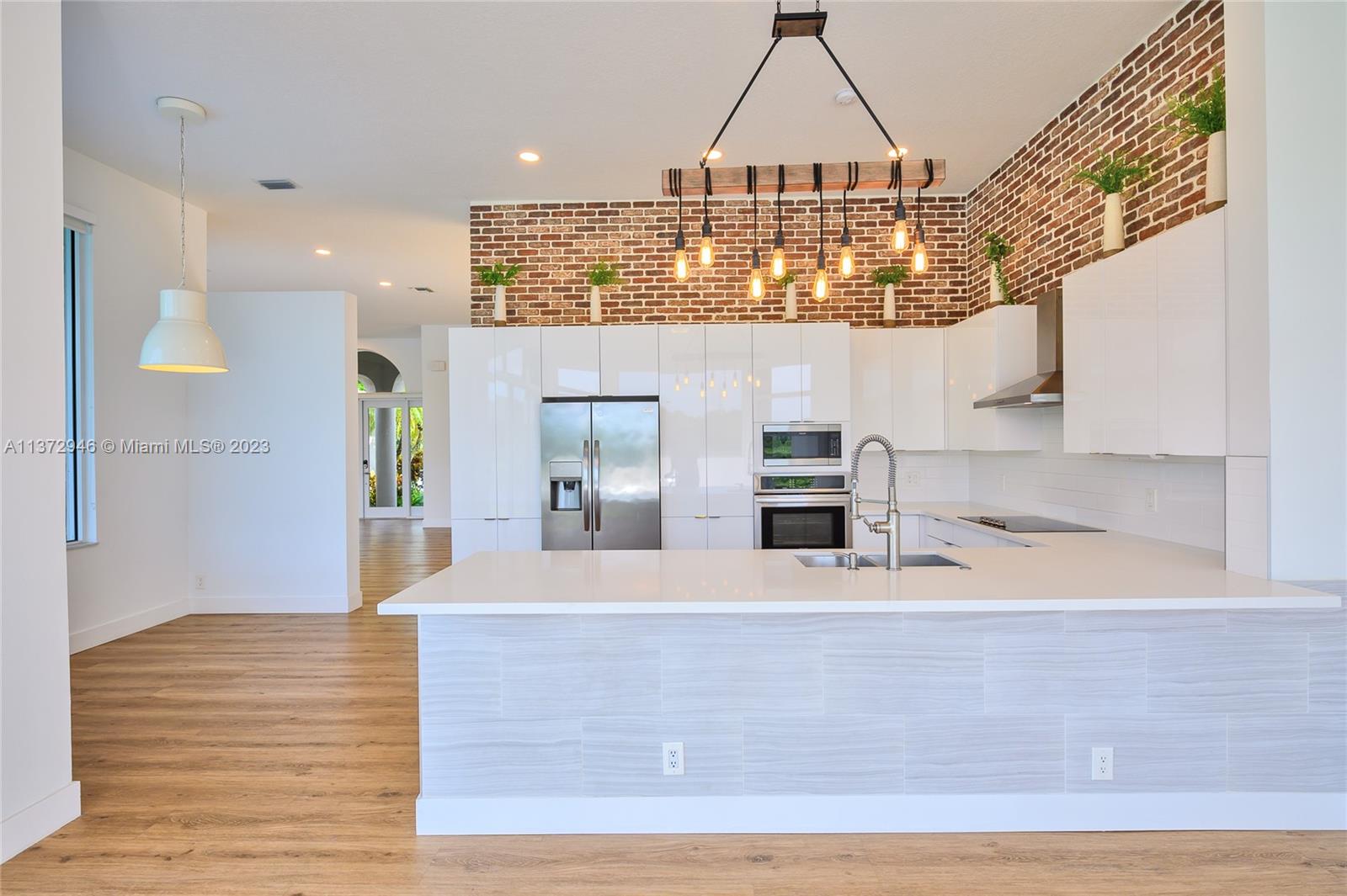 2717 Edgewater Ct