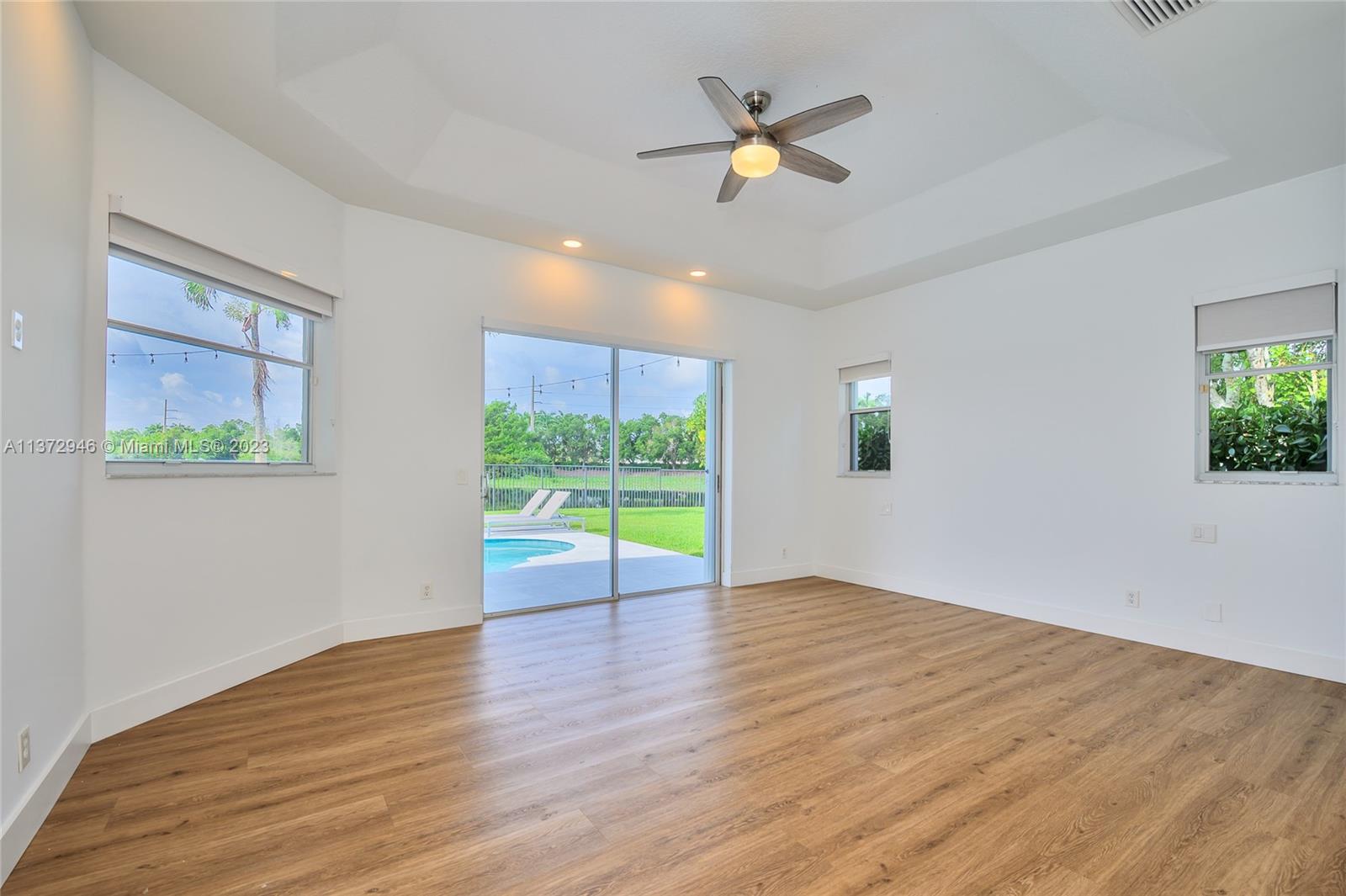 2717 Edgewater Ct