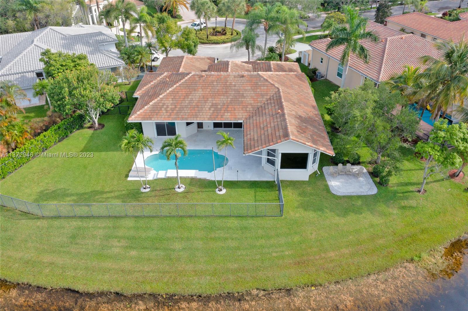 2717 Edgewater Ct