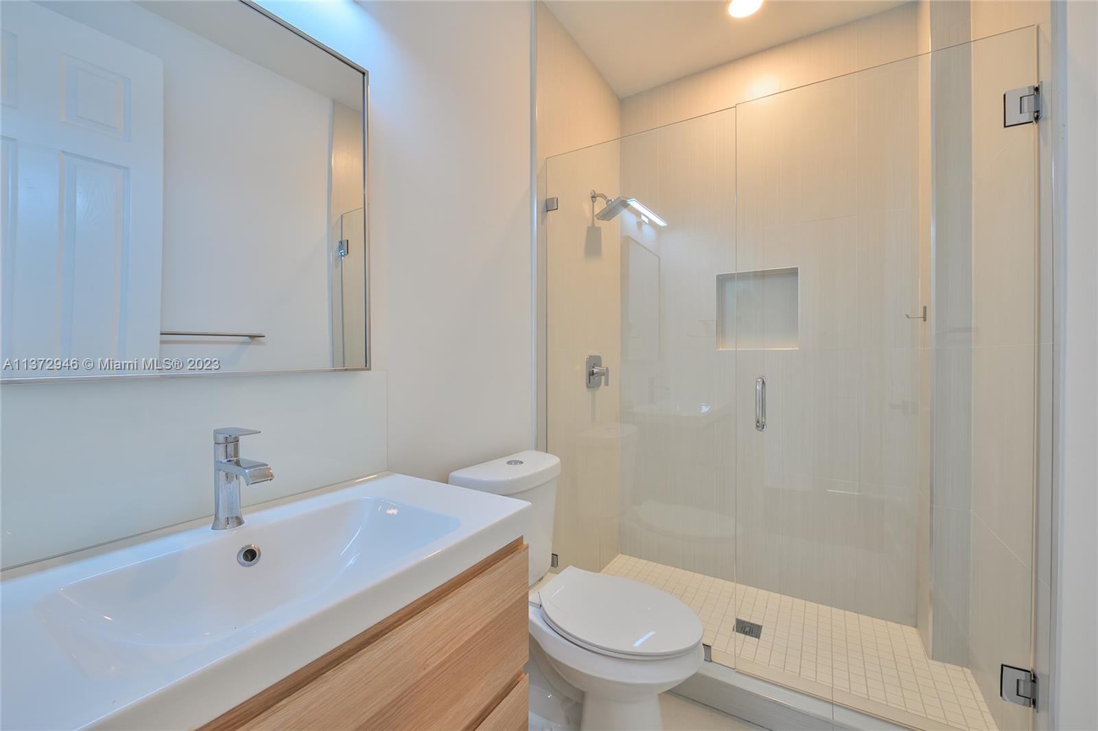 2717 Edgewater Ct