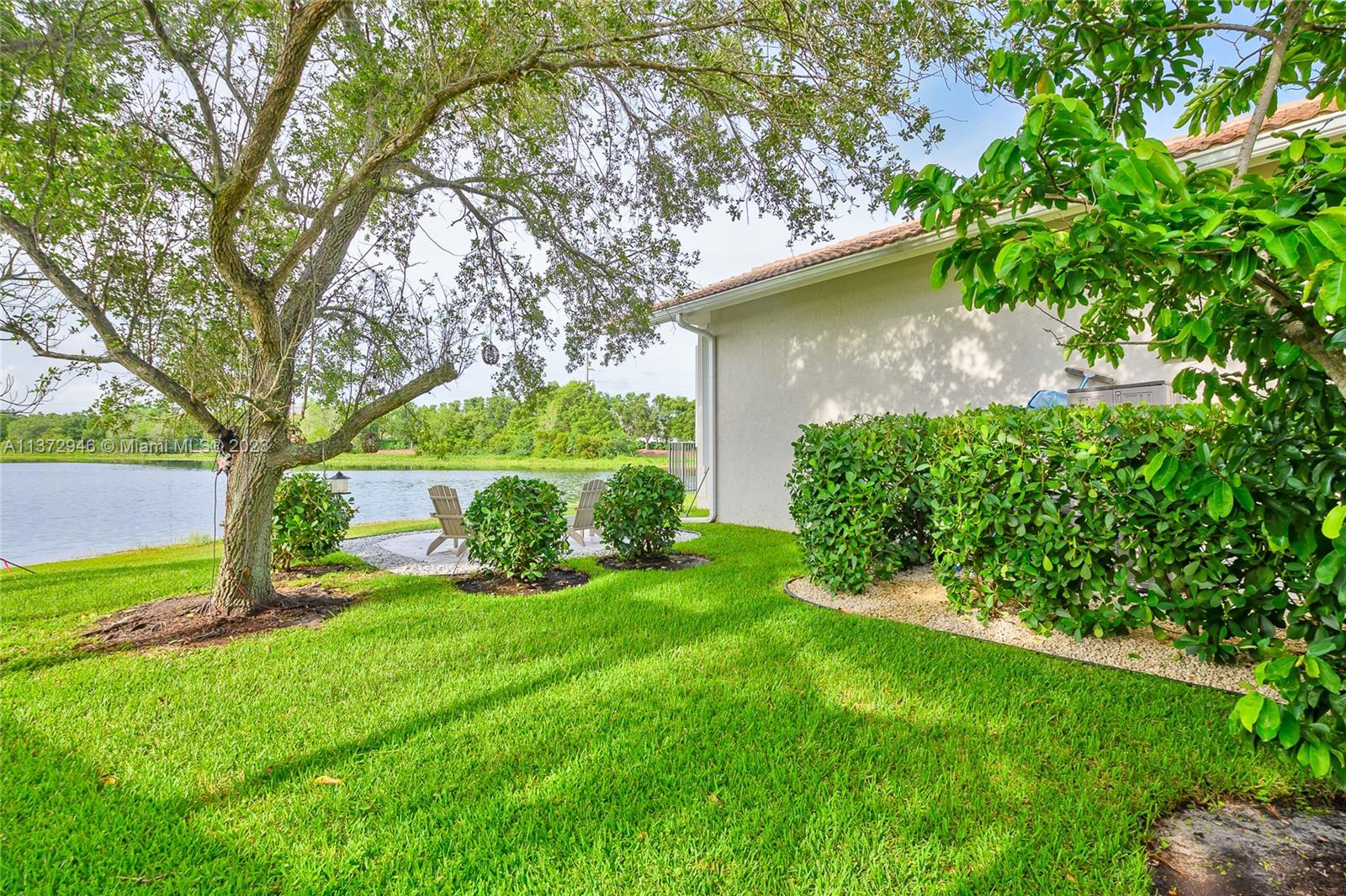 2717 Edgewater Ct