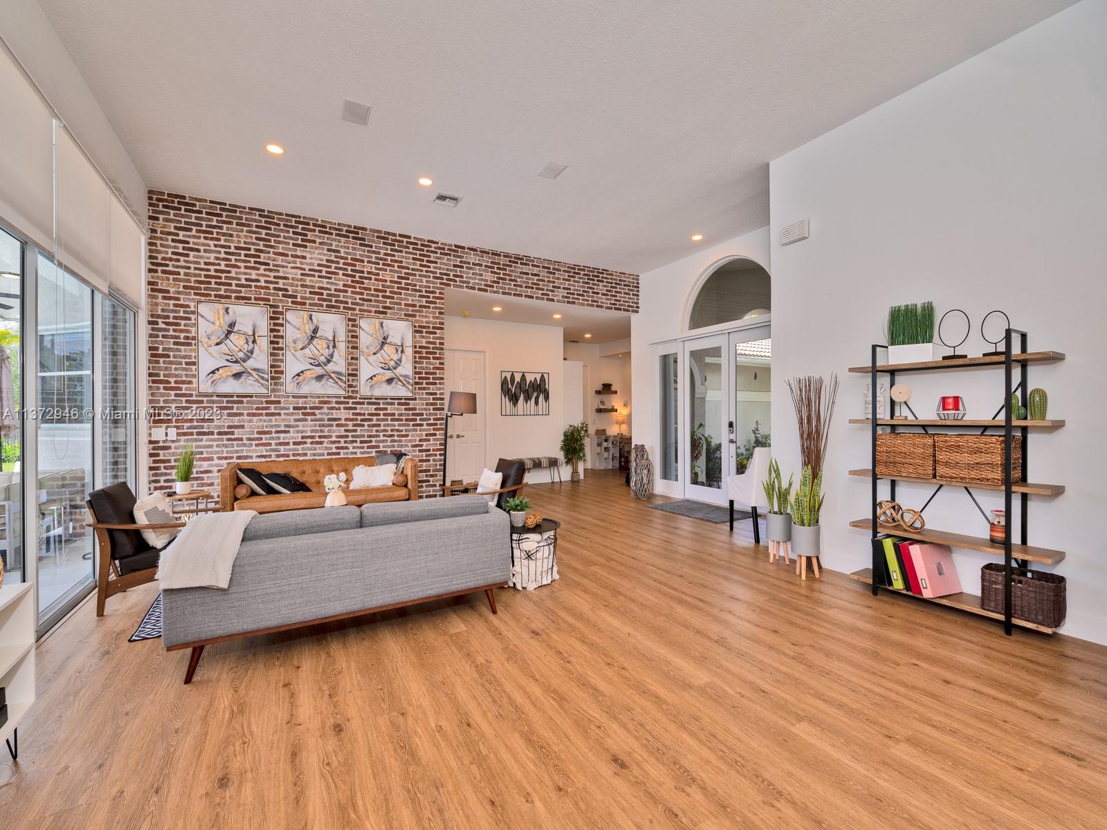 2717 Edgewater Ct