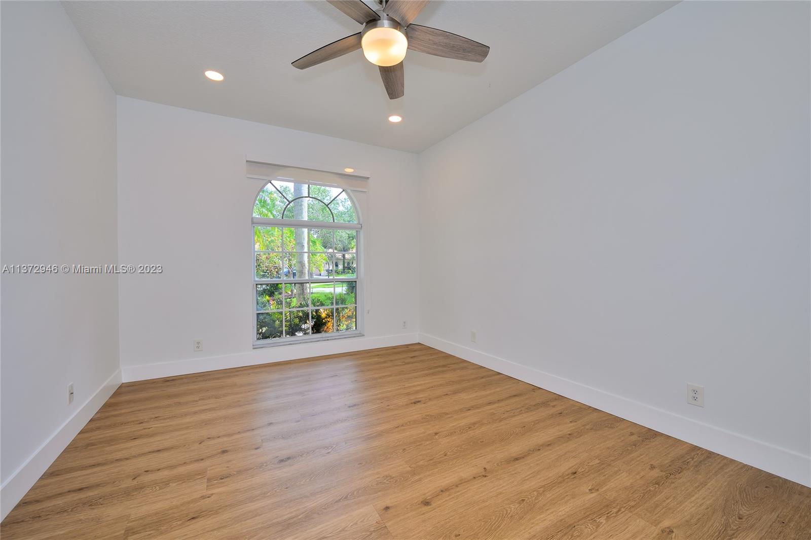 2717 Edgewater Ct