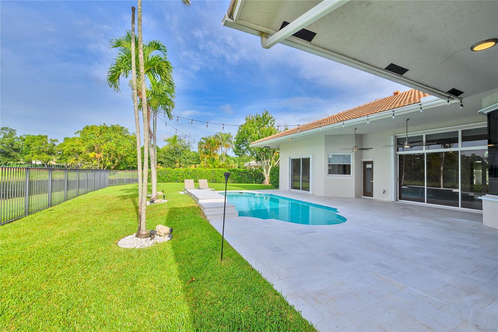 2717 Edgewater Ct