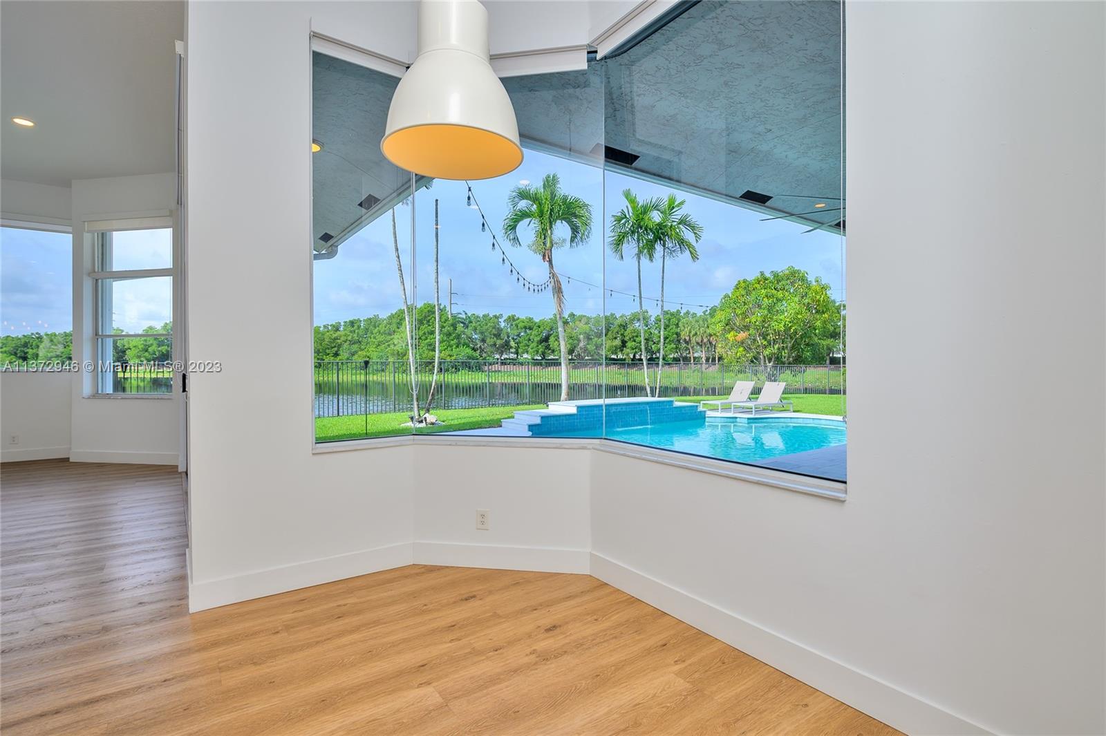 2717 Edgewater Ct