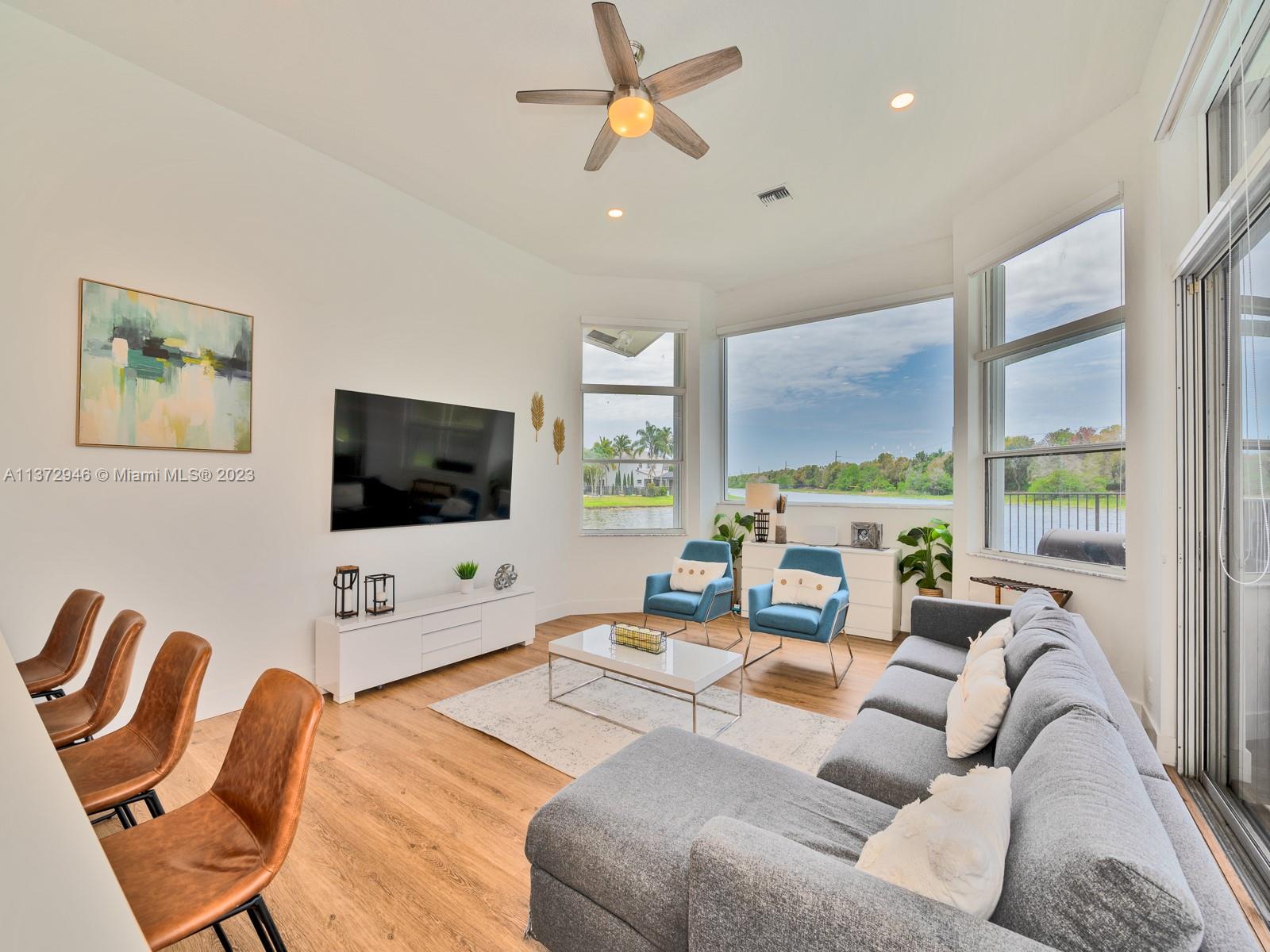 2717 Edgewater Ct