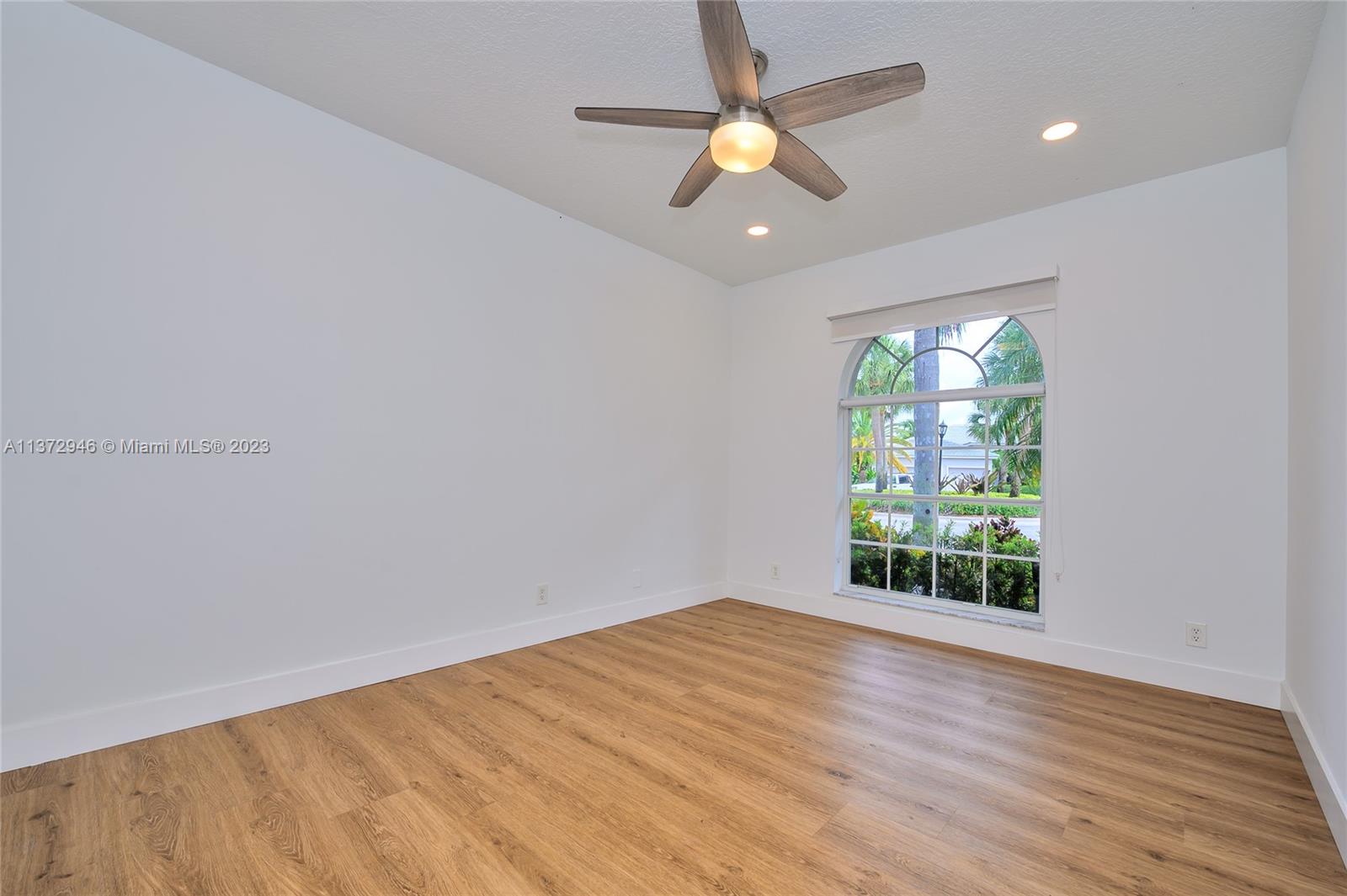 2717 Edgewater Ct