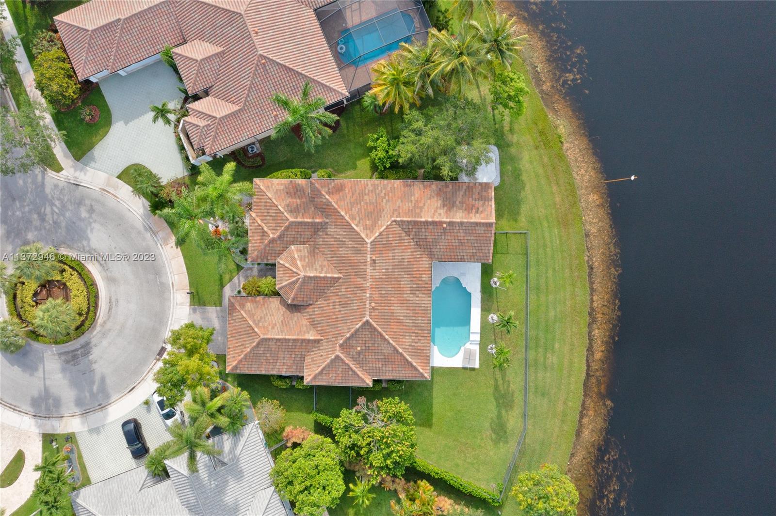 2717 Edgewater Ct
