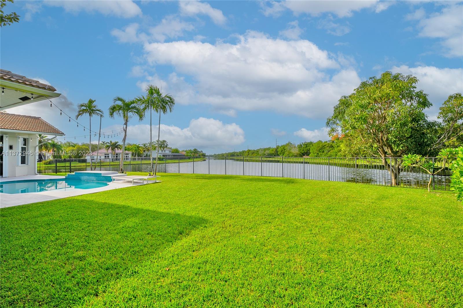2717 Edgewater Ct