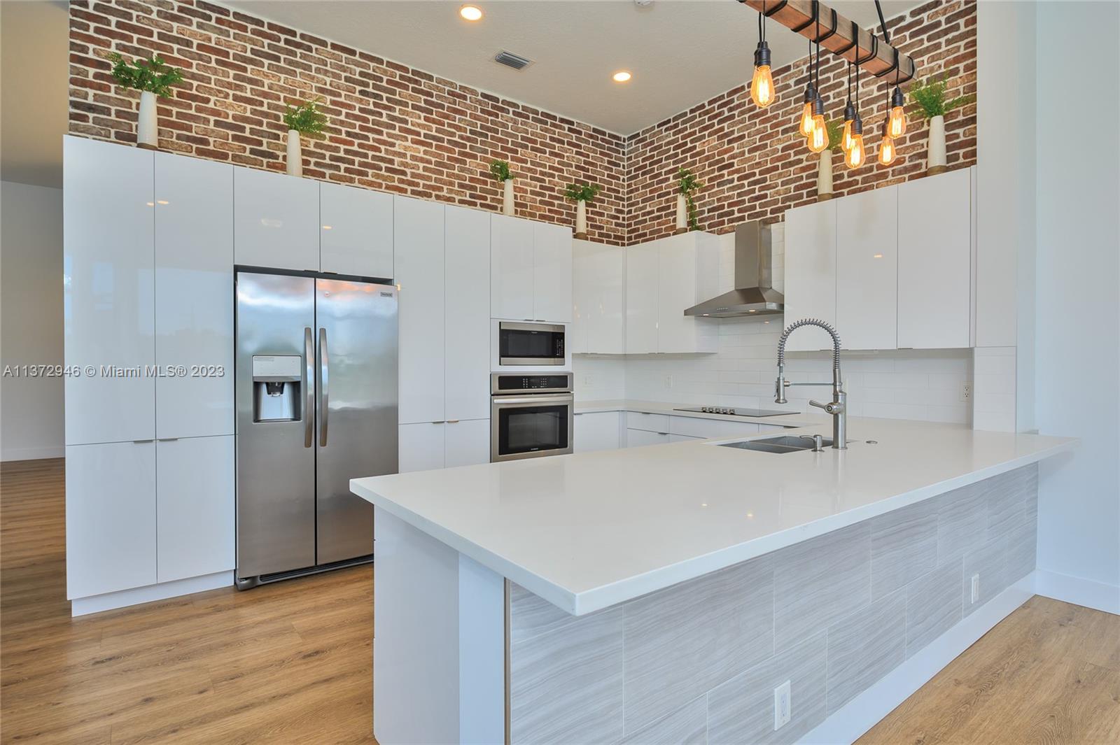 2717 Edgewater Ct