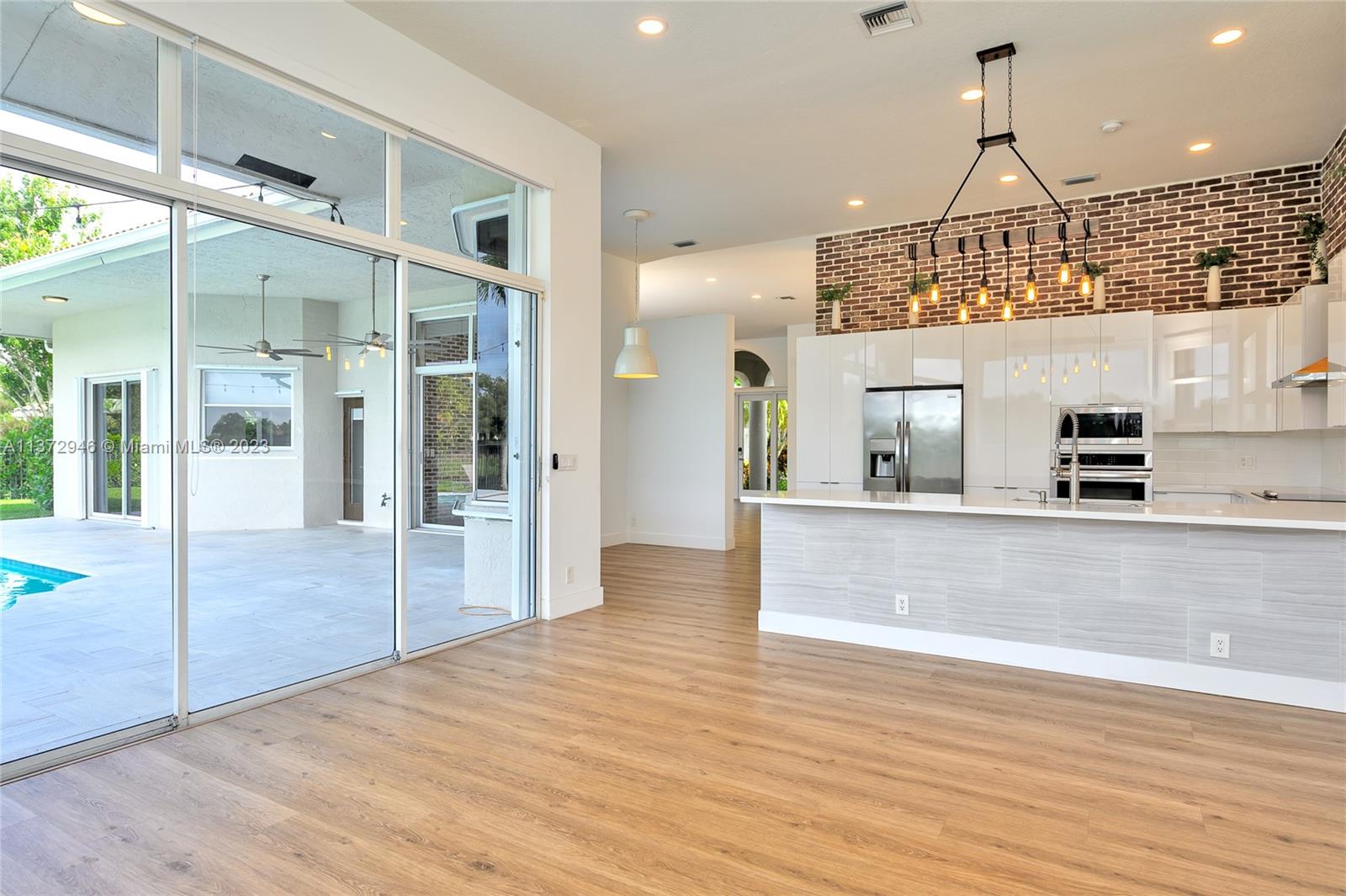 2717 Edgewater Ct