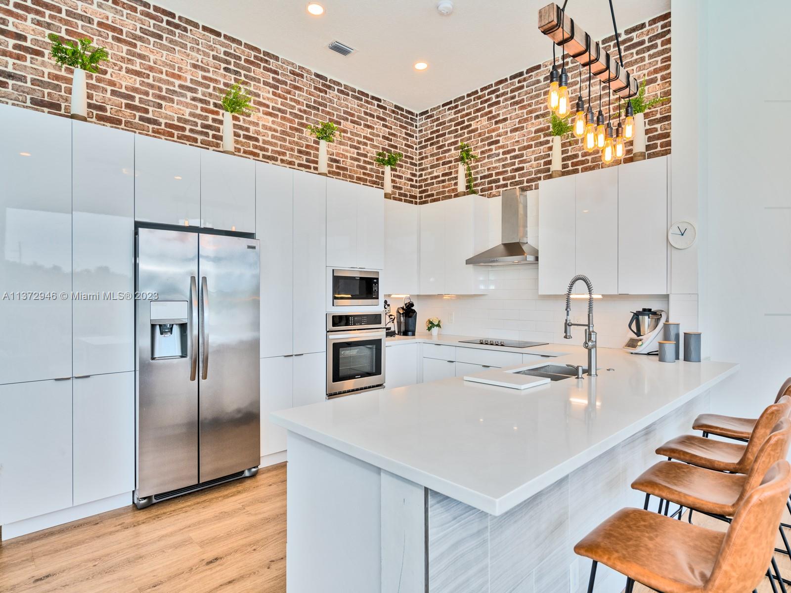 2717 Edgewater Ct