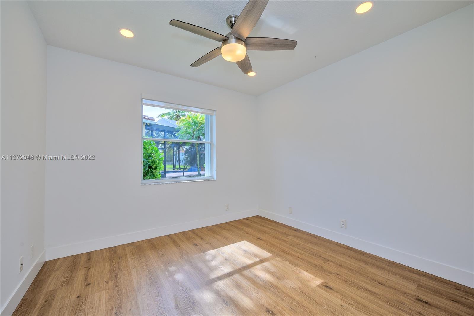 2717 Edgewater Ct