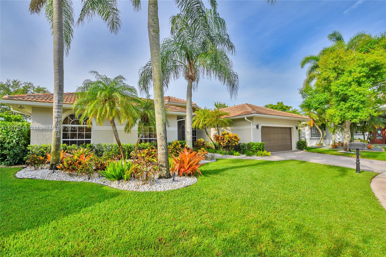 2717 Edgewater Ct