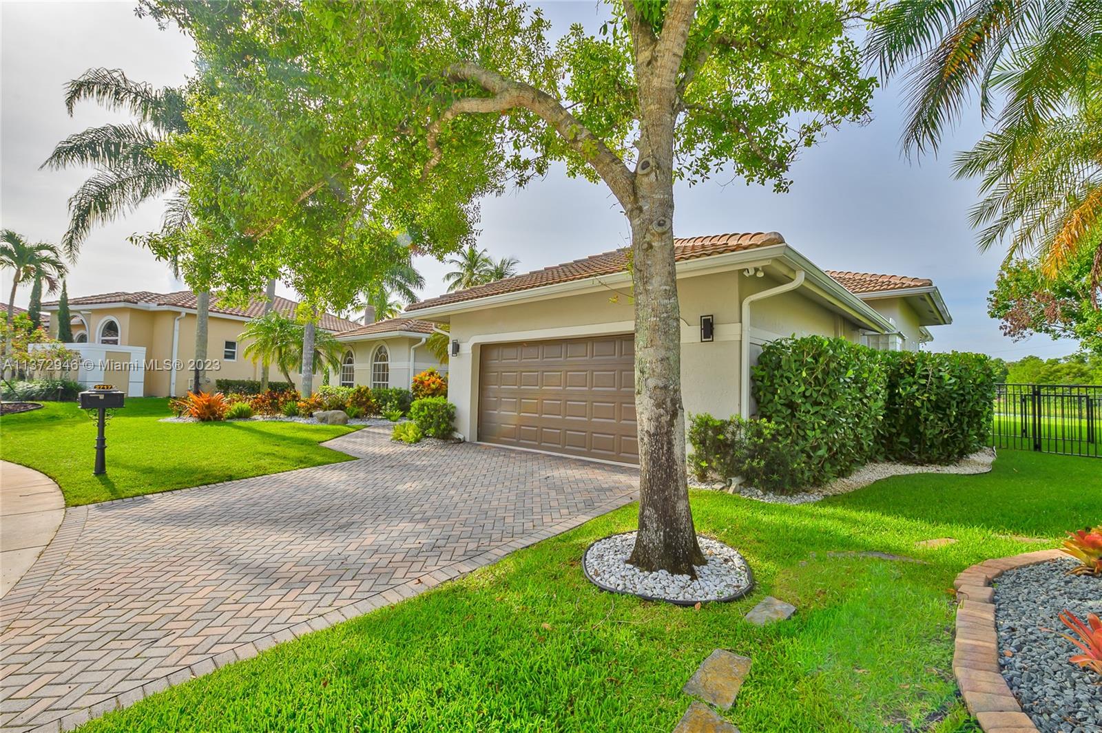 2717 Edgewater Ct