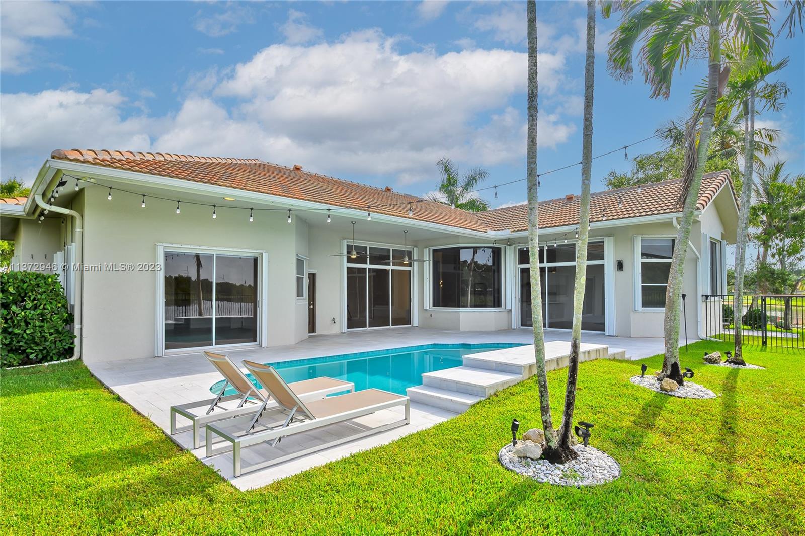 2717 Edgewater Ct