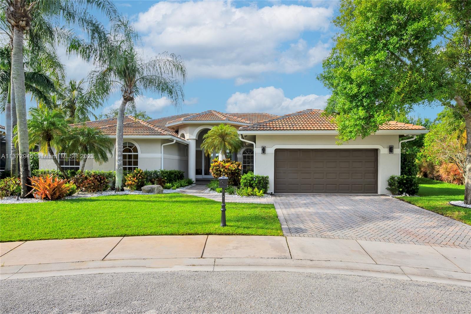 2717 Edgewater Ct