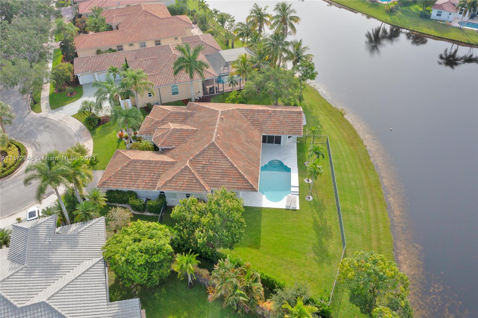 2717 Edgewater Ct