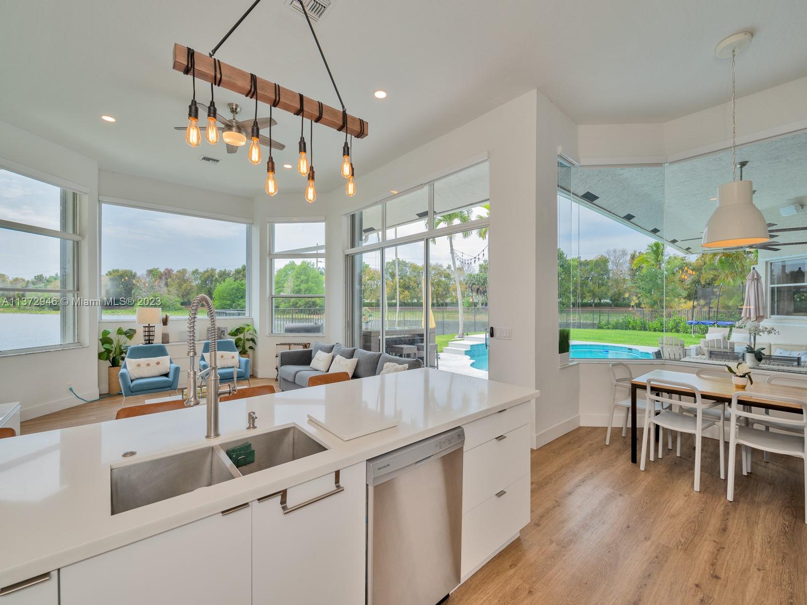 2717 Edgewater Ct