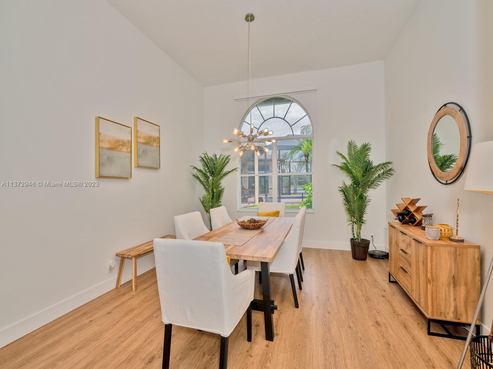 2717 Edgewater Ct