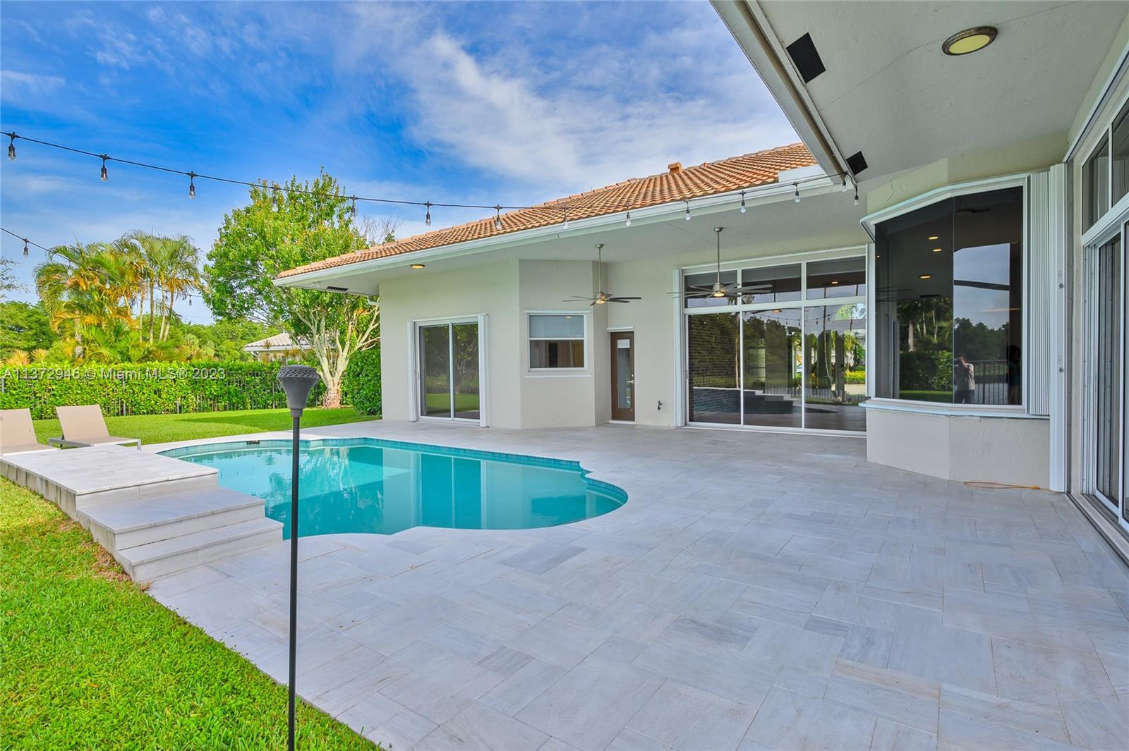 2717 Edgewater Ct