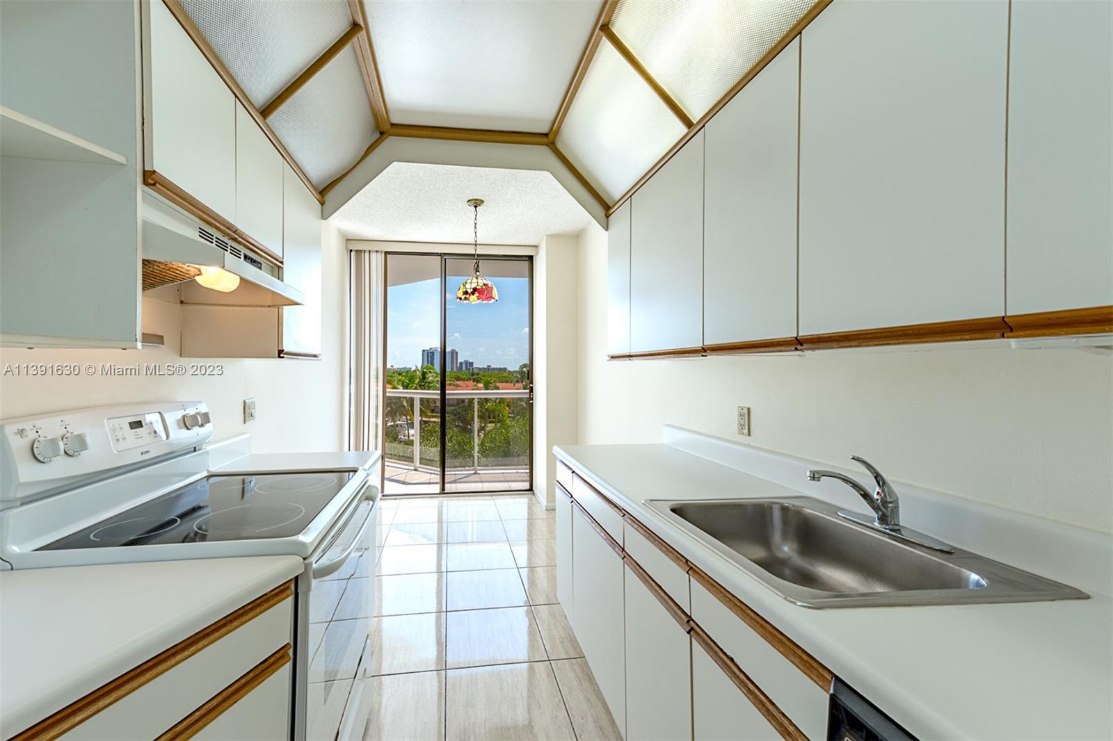 3610 Yacht Club Dr Unit: 511