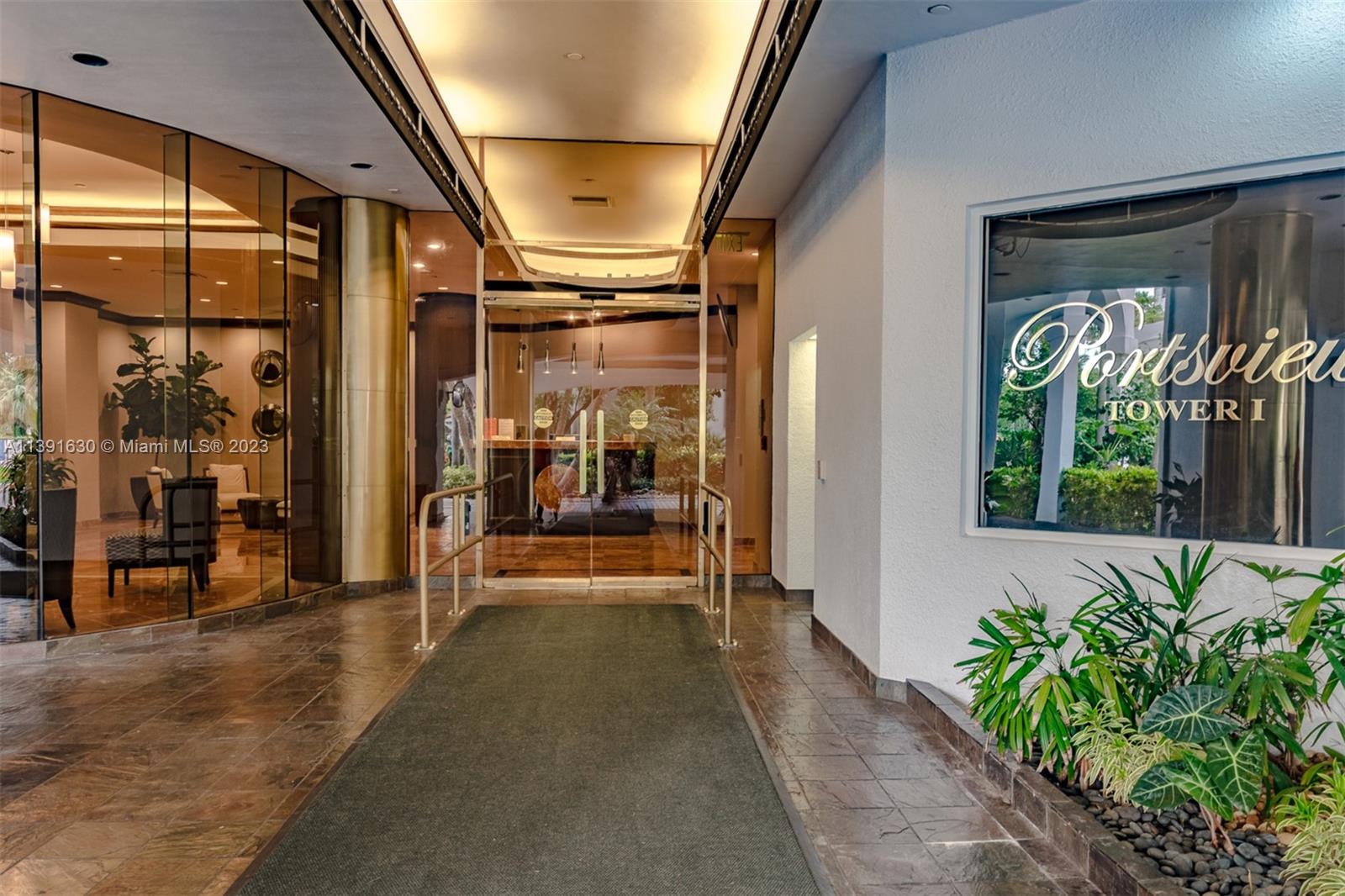 3610 Yacht Club Dr Unit: 511