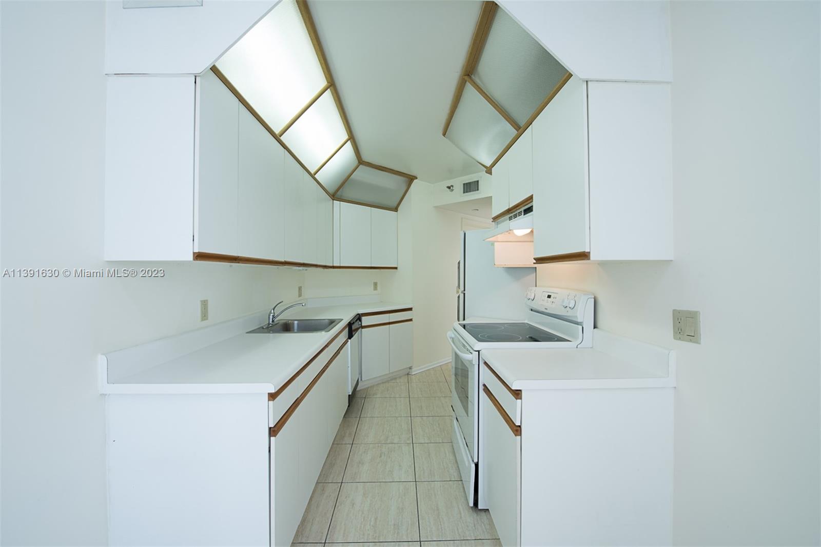 3610 Yacht Club Dr Unit: 511