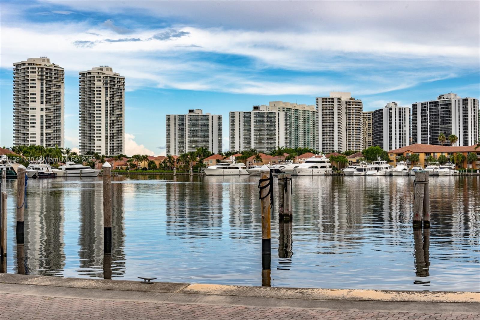 3610 Yacht Club Dr Unit: 511