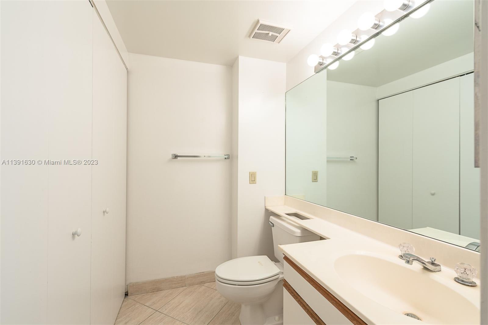 3610 Yacht Club Dr Unit: 511