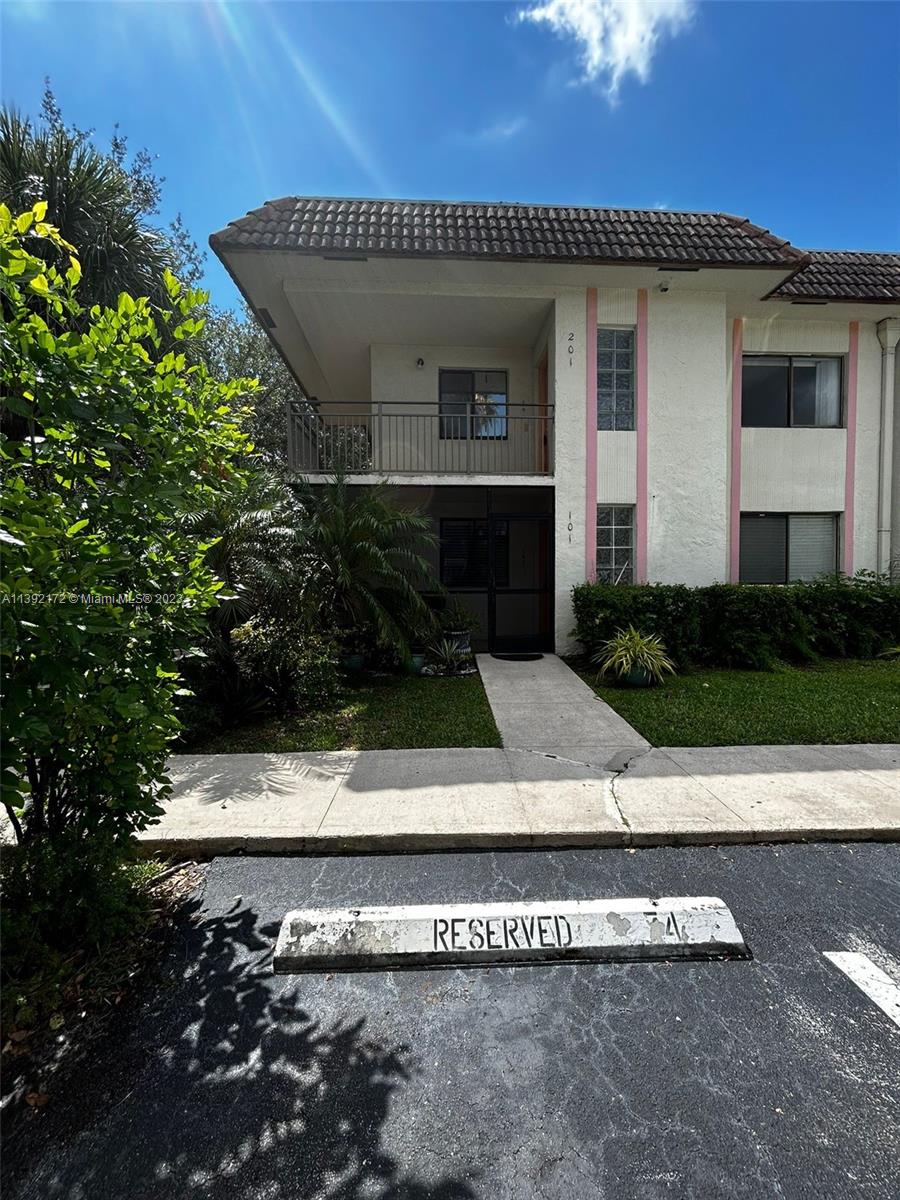 405 Lakeview Dr Unit: 201