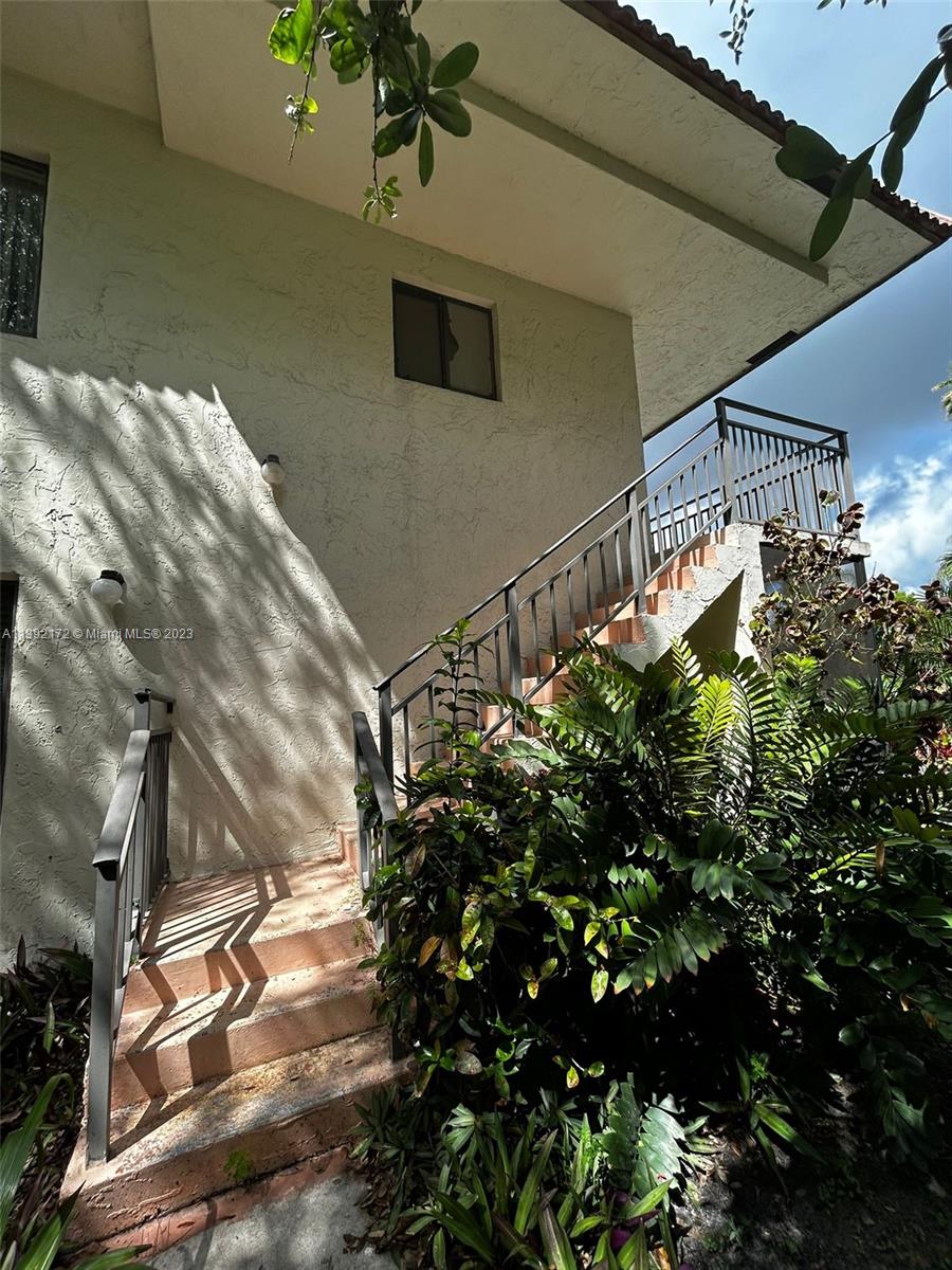 405 Lakeview Dr Unit: 201