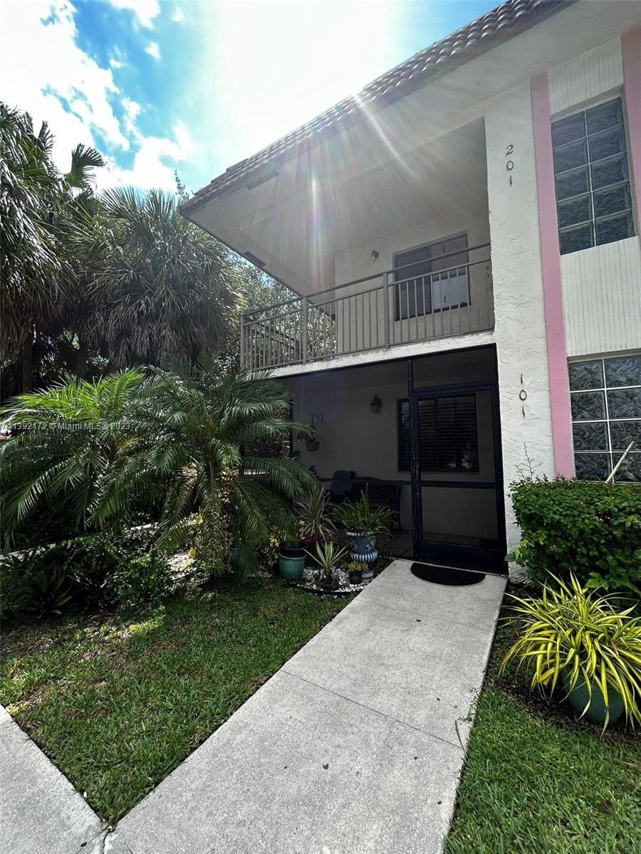 405 Lakeview Dr Unit: 201