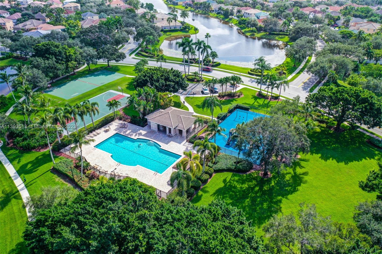 953 Tanglewood Cir