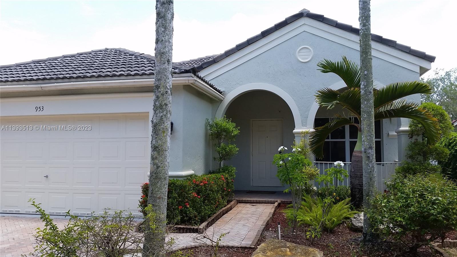 953 Tanglewood Cir